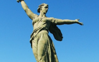 Американский сайт попытался осмеять наш памятник «Родину-мать» в Волгограде