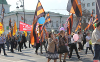 Как жители Тюмени отметили 1 мая: демонстрация, запуск шаров и клоуны на ходулях