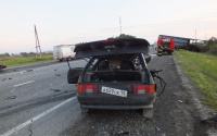 На трассе Тюмень - Ханты-Мансийск столкнулась «легковушка» и тягач: грузовик загорелся 