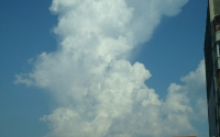 Облако, похожее над ядерный гриб, опять зависло над Тюменью! Фото из соцсетей