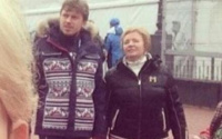 В соцсети появилась фотография Людмилы Путиной и ее нового мужа – Артура Очеретного. Пара гуляет, держась за руки
