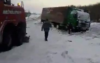 В Тюменской области спасли восемь водителей автобусов и машин