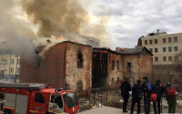 В Тюмени прямо сейчас горит памятник архитектуры на Первомайской, есть фото 
