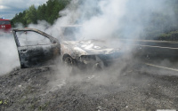 На трассе Тюмень-Омск на ходу загорелся автомобиль