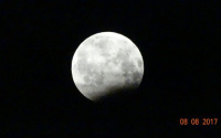 Тюменцы делятся фотографиями ночного лунного затмения