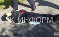 У убитого полицией в Сургуте маньяка с ножом нашли на поясе странное устройство, фото и видео