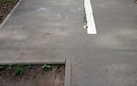 На Московском тракте на тротуарах начали рисовать странные велодорожки