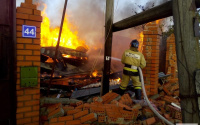 В посёлке рядом с Тюменью  утром взорвался частный дом: обнаружены тела двух погибших