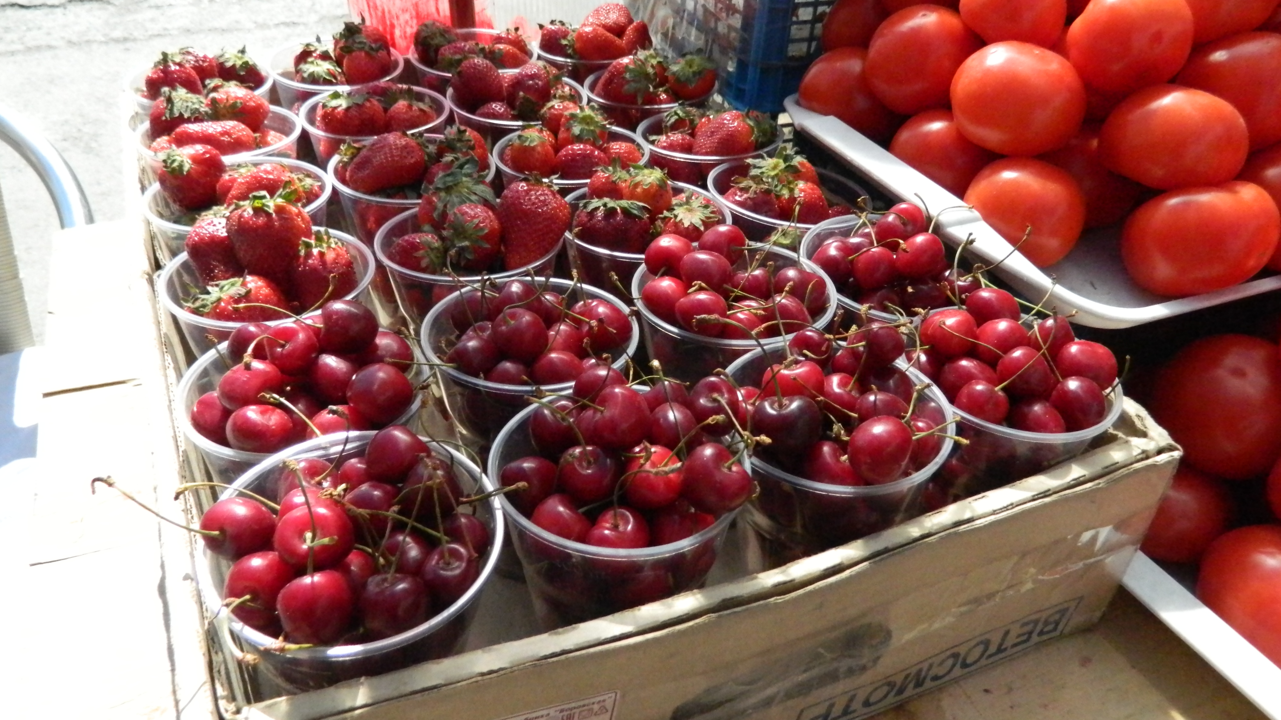 За сколько можно купить фрукты и ягоды в Тюмени - 17 мая 2016 года