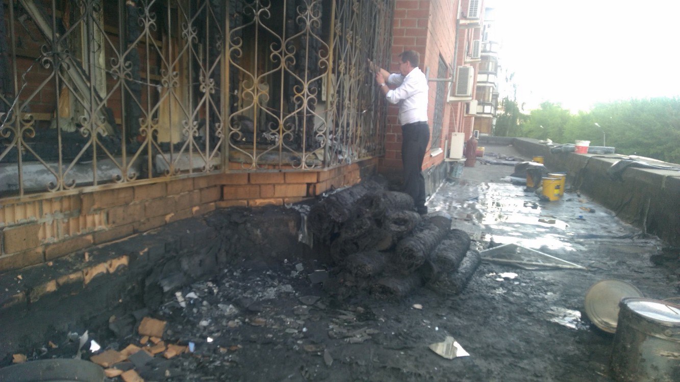 Пожар на Харьковской в Тюмени, где горела школа английского языка - 26 мая 2016 года