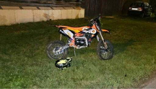 В Тюмени подросток на питбайке сломал ногу в ДТП