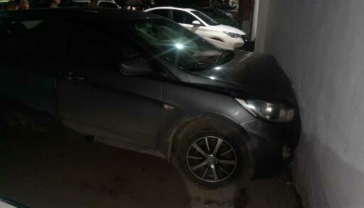 Неадекватный тюменец устроил во дворе массовое ДТП