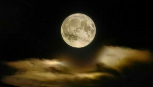 Тюменцы наблюдали ночью суперлуну