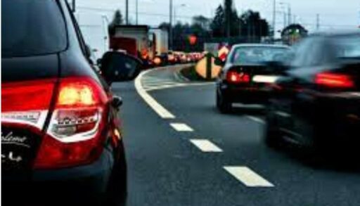 На открытом участке ул. Ленина в Тюмени с утра образовалась огромная пробка