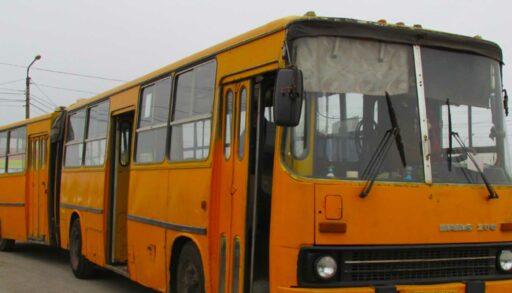 В Тюмени на переполненные маршруты запускают автобусы-гармошки)