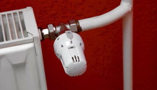 В домах 1800 тюменцев уже включили отопление