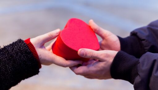 Любовь сердце отношения freepik.com