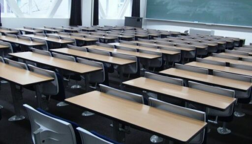 В Тюменской области отправили на карантин более 60 классов