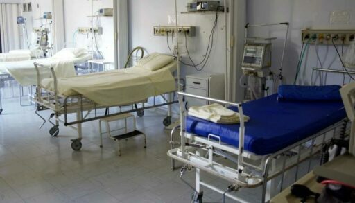 Тюменский школьник попал в больницу из-за электрического кабеля