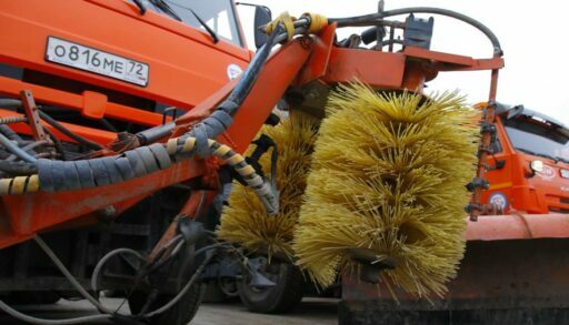 Мэр Тюмени проверил готовность снегоуборочной техники к зиме