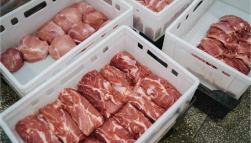 В 4-х заведениях общепита тюменцев кормили блюдами из опасного мяса