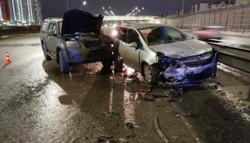 Шестеро человек пострадали в двойном ДТП на тюменской трассе