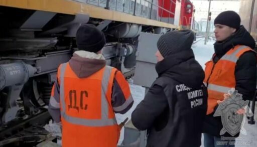 На тюменской станции локомотив сошел с рельсов