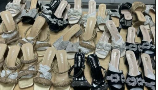 Девушка привезла в Тюмень из Таджикистана чемодан босоножек