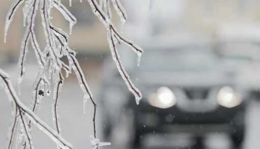 Водителей предупреждают об опасной погоде на тюменских трассах