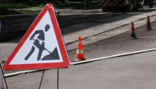 Возле тюменского ТРЦ на год перекрыли движение на двух улицах