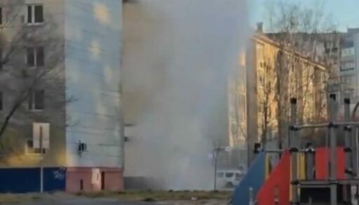 Коммунальное ЧП в Тюмени: из-под земли забил фонтан кипятка