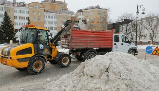 Тюмень борется с последствиями ночного снегопада