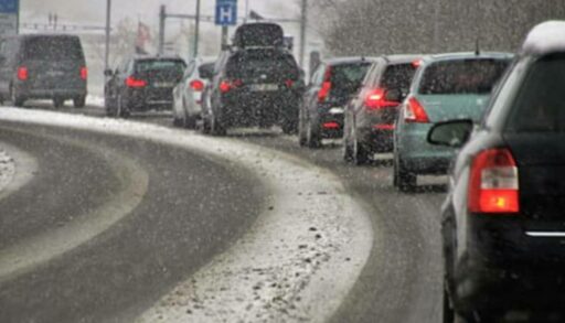 С утра Тюмень встала в километровые пробки