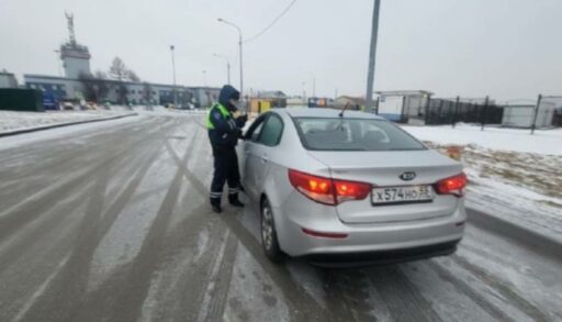 В Тюмени инспекторы ГИБДД провели проверку таксистов-мигрантов
