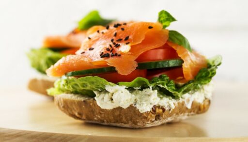 бутерброд с красной рыбой