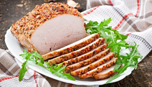 Буженина в нарезке на столе