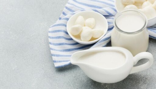 молочные продукты на столе