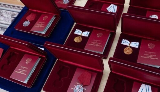 В уходящем году президент РФ наградил порядка ста тюменцев