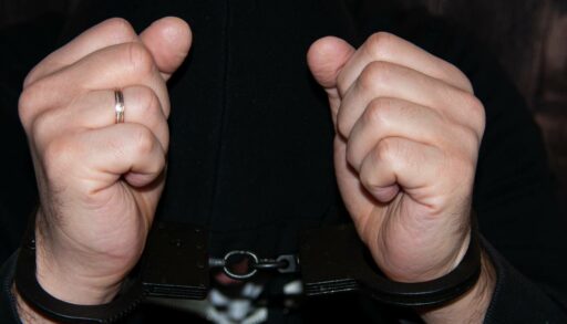 Пьяный тюменец во время вечеринки задушил товарища