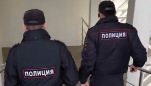 Тобольские полицейские требовали с автомобилиста взятку, угрожая ему протоколом