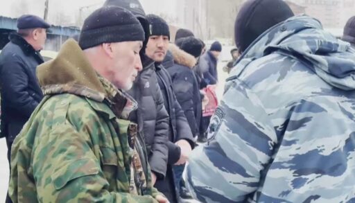 Полицейские провели в Тюмени очередной рейд по рынкам и стройплощадкам