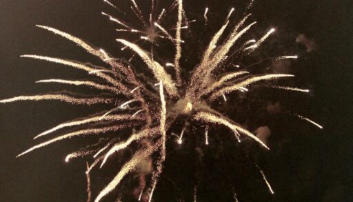 В Тюмени торгуют фейерверками сомнительного качества