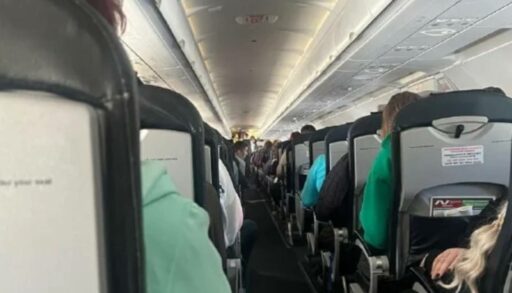 Тюменский врач спас пассажира самолета от инсульта