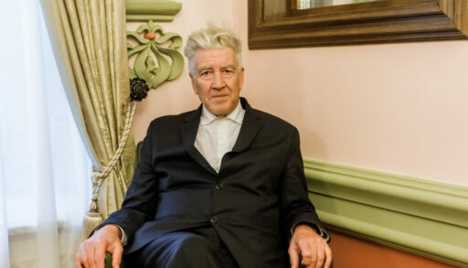 Девид Линч в кресле