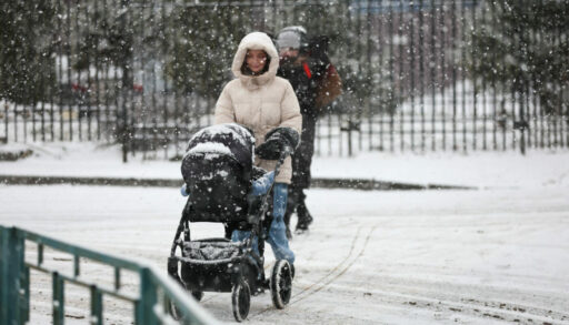 Женщина с детской коляской