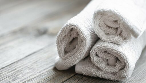 белые махровые полотенца