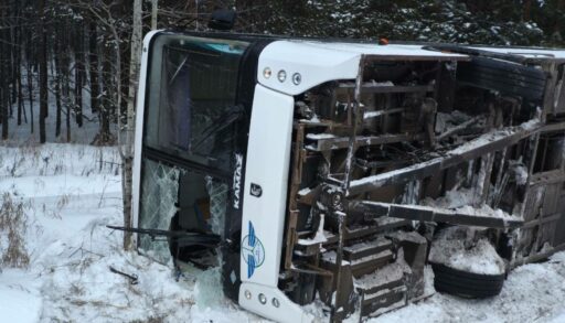 В Тюменской области перевернулся рейсовый автобус с пассажирами