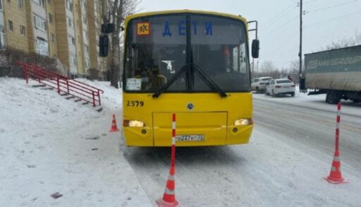 В Тюмени школьный автобус проехал по ноге ребенка