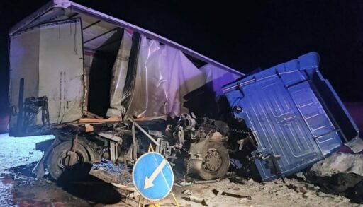 В массовой аварии на тюменской трассе погибли два дальнобойщика