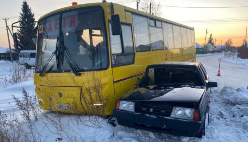 Под Тюменью 14-летний подросток устроил ДТП со школьным автобусом